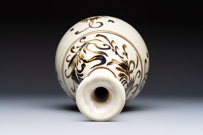 A Chinese Cizhou cream-glazed and dark-brown slip-painted vase with floral design, Republic