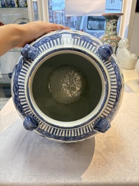 A Chinese blue and white 'Mountainous Landscape' vase with four lion-form handles, 16/17th C.