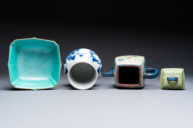 A Chinese famille rose tazza, a blue and white vessel and an enamelled Yixing stoneware teapot, 19th C.