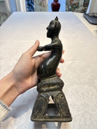 A pair of Vietnamese bronze figures, 19/20th C.
