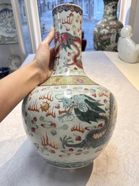 A Chinese famille rose 'Dragon and Phoenix' 'Tianqiuping' vase, 19/20th C.