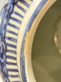 A Chinese blue and white 'Mountainous Landscape' vase with four lion-form handles, 16/17th C.