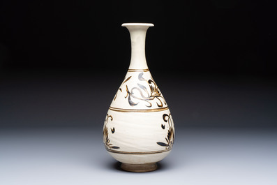 A Chinese Cizhou cream-glazed and dark-brown slip-painted vase with floral design, Republic