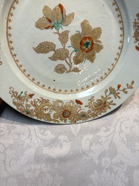 A Chinese gilt-decorated famille verte dish with floral design, 18th C.