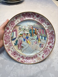 A fine Chinese Canton famille rose dish with puce-enamelled rim, 19th C.