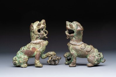 A pair of Vietnamese bronze lions, 19/20th C.