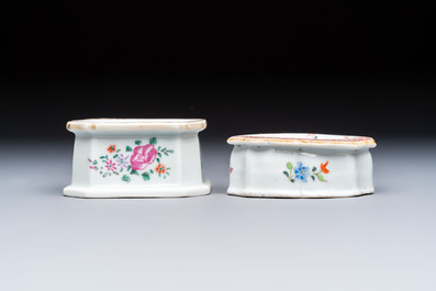 A collection of four Chinese blue and white, famille rose and Imari-style salts and a Samson Paris salt, 18/19th C.