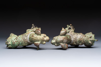 A pair of Vietnamese bronze lions, 19/20th C.