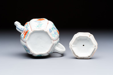 A Japanese Kakiemon teapot and cover, Edo, late 17th C.