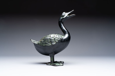 A Japanese bronze okimono of a goose, 20th C.