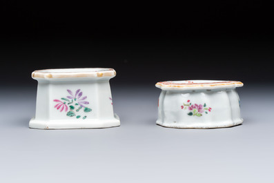A collection of four Chinese blue and white, famille rose and Imari-style salts and a Samson Paris salt, 18/19th C.