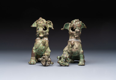 A pair of Vietnamese bronze lions, 19/20th C.