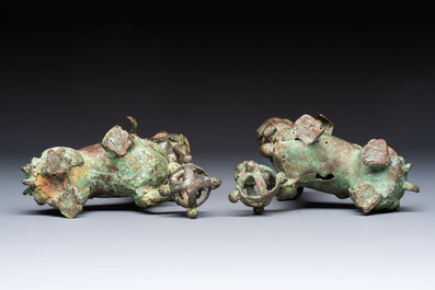 A pair of Vietnamese bronze lions, 19/20th C.