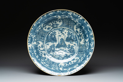 Four large Chinese Swatow blue and white dishes, Ming