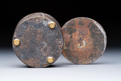 A Korean silver-inlaid iron tripod box with a gilt-bronze bat-shaped handle, Joseon, 18th C.