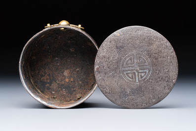 A Korean silver-inlaid iron tripod box with a gilt-bronze bat-shaped handle, Joseon, 18th C.