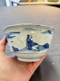 A Chinese blue and white 'Crow Cup' with figural design, Transitional period
