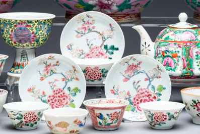 A collection of 28 Chinese famille rose wares, 18th C. and later