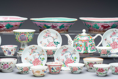 A collection of 28 Chinese famille rose wares, 18th C. and later