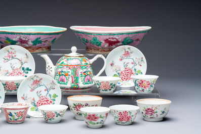 A collection of 28 Chinese famille rose wares, 18th C. and later