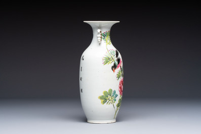 A Chinese famille rose vase with bird among flowering branches, signed Hu Qifa 胡啟發, 19/20th C.