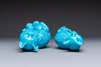 A pair of Chinese turquoise-glazed cats and a pair of Buddhist lions, 20th C.