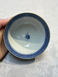 A set of 12 Chinese blue and white 'Landscape' bowls and saucers, Qianlong/Jiaqing