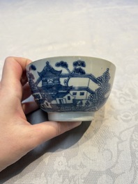 A set of 12 Chinese blue and white 'Landscape' bowls and saucers, Qianlong/Jiaqing