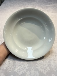 A Chinese famille rose covered 'Dragon' bowl and a teapot, Guangxu and Wang Yongshun 汪永順 mark, 19/20th C.