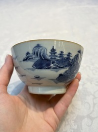 A set of 12 Chinese blue and white 'Landscape' bowls and saucers, Qianlong/Jiaqing