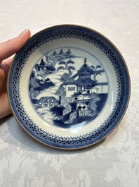 A set of 12 Chinese blue and white 'Landscape' bowls and saucers, Qianlong/Jiaqing