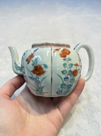 A Japanese Kakiemon teapot and cover, Edo, late 17th C.