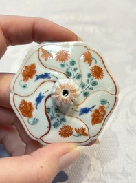 A Japanese Kakiemon teapot and cover, Edo, late 17th C.