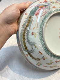 A Chinese famille rose covered 'Dragon' bowl and a teapot, Guangxu and Wang Yongshun 汪永順 mark, 19/20th C.