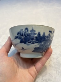 A set of 12 Chinese blue and white 'Landscape' bowls and saucers, Qianlong/Jiaqing