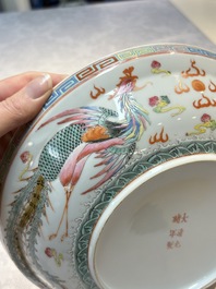 A Chinese famille rose covered 'Dragon' bowl and a teapot, Guangxu and Wang Yongshun 汪永順 mark, 19/20th C.
