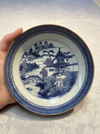 A set of 12 Chinese blue and white 'Landscape' bowls and saucers, Qianlong/Jiaqing