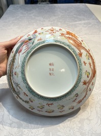 A Chinese famille rose covered 'Dragon' bowl and a teapot, Guangxu and Wang Yongshun 汪永順 mark, 19/20th C.