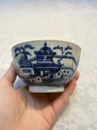 A set of 12 Chinese blue and white 'Landscape' bowls and saucers, Qianlong/Jiaqing
