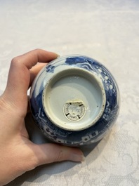 A set of 12 Chinese blue and white 'Landscape' bowls and saucers, Qianlong/Jiaqing