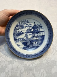 A set of 12 Chinese blue and white 'Landscape' bowls and saucers, Qianlong/Jiaqing