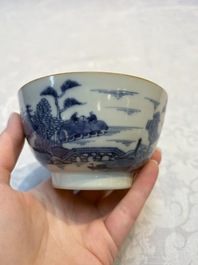 A set of 12 Chinese blue and white 'Landscape' bowls and saucers, Qianlong/Jiaqing