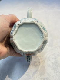 A Japanese Kakiemon teapot and cover, Edo, late 17th C.