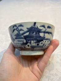 A set of 12 Chinese blue and white 'Landscape' bowls and saucers, Qianlong/Jiaqing
