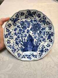 A pair of Chinese blue and white plates with floral design, Ding 鼎 mark, Kangxi