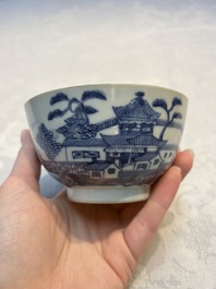 A set of 12 Chinese blue and white 'Landscape' bowls and saucers, Qianlong/Jiaqing