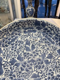 A Chinese blue and white dish with floral design, Kangxi