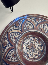 An Italian maiolica lustreware deep plate, Gubbio, 16th C.