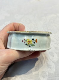 A collection of four Chinese blue and white, famille rose and Imari-style salts and a Samson Paris salt, 18/19th C.