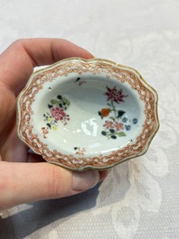 A collection of four Chinese blue and white, famille rose and Imari-style salts and a Samson Paris salt, 18/19th C.